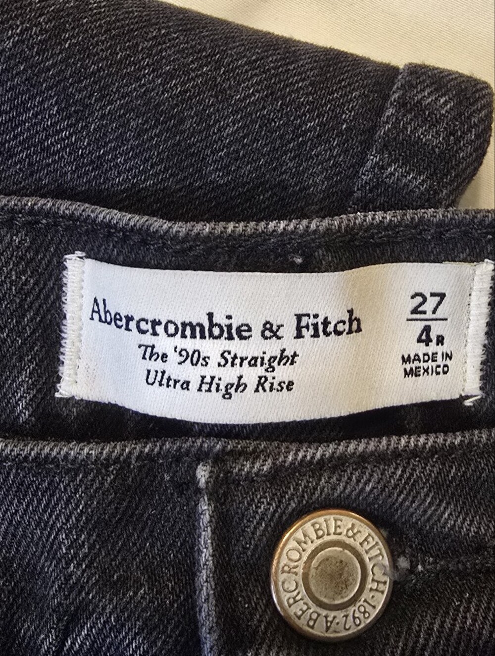 Abercrombie & Fitch '90s Straight Ultra High Rise Black Distressed Jeans Size 27